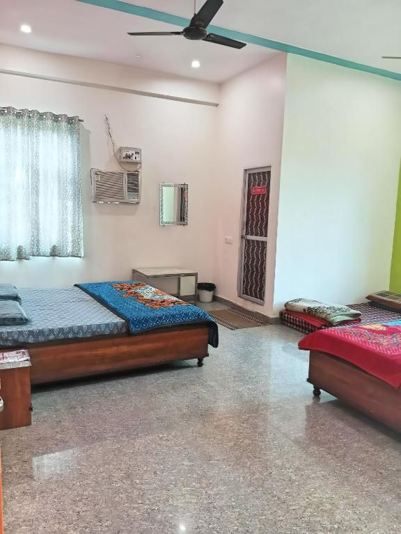 Prem bhawan guest house Deluxe Family Room 4