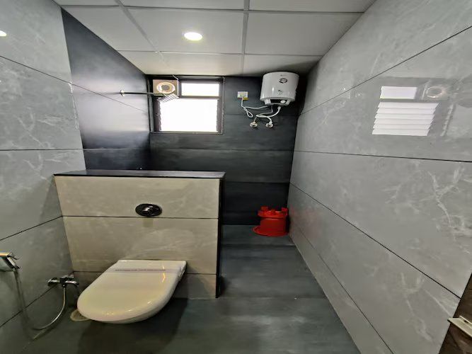 Hotel Ashirwad Deluxe Triple Room ( 1 Double Bed + 1 Single Bed ) 3