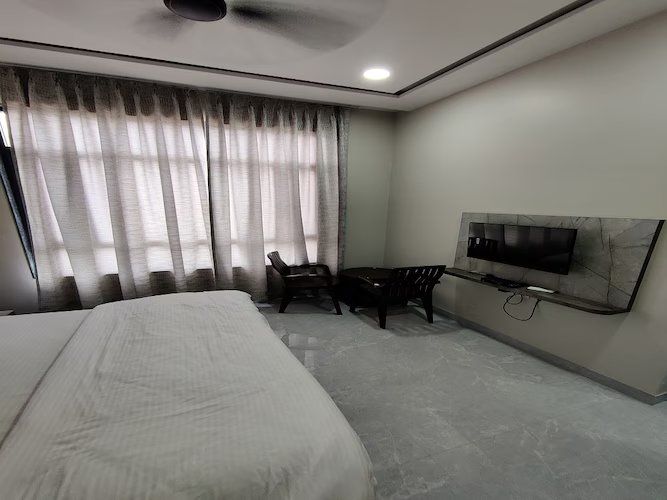 Hotel Ashirwad Deluxe Double Room 3