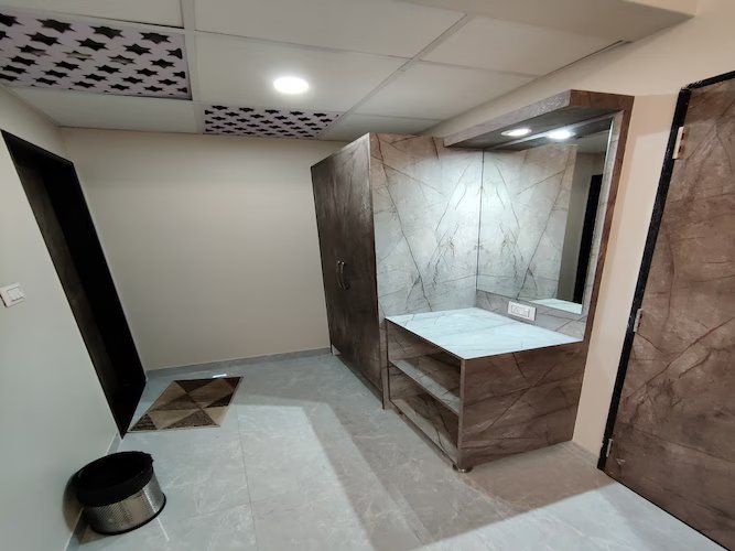 Hotel Ashirwad Deluxe Triple Room ( 1 Double Bed + 1 Single Bed ) 5