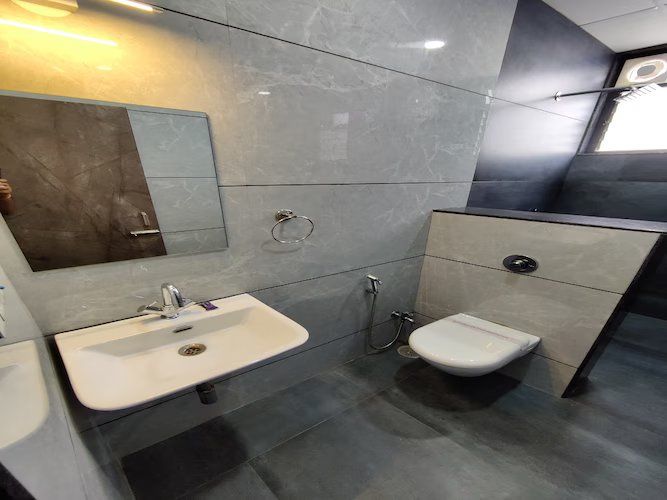 Hotel Ashirwad Deluxe Triple Room ( 1 Double Bed + 1 Single Bed ) 4