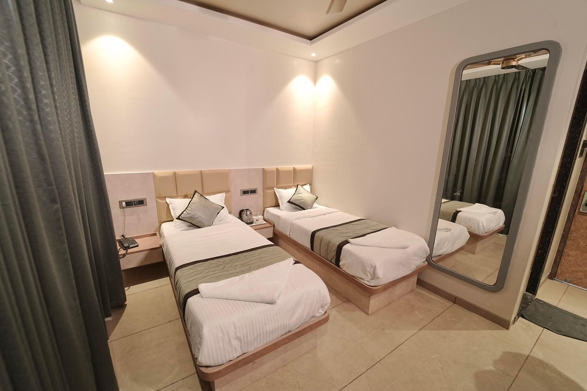 Deluxe Twin AC Bed Room