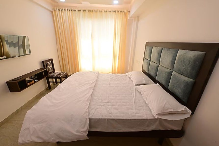 APEX RESIDENCY INN Deluxe Room with King Bed 2