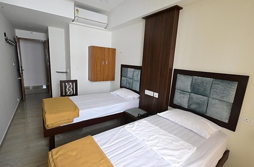 APEX RESIDENCY INN Standard Twin Bed Room with City View 2