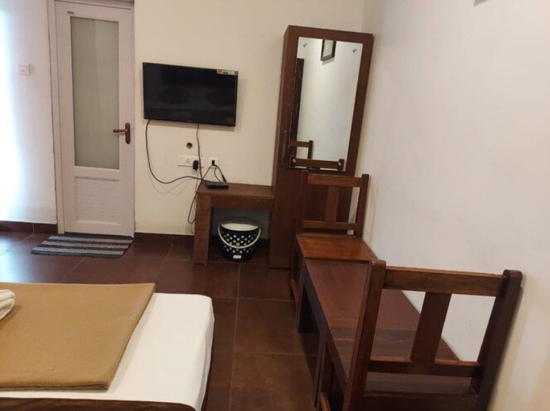 Mahimidas Non AC Room with Balcony 8