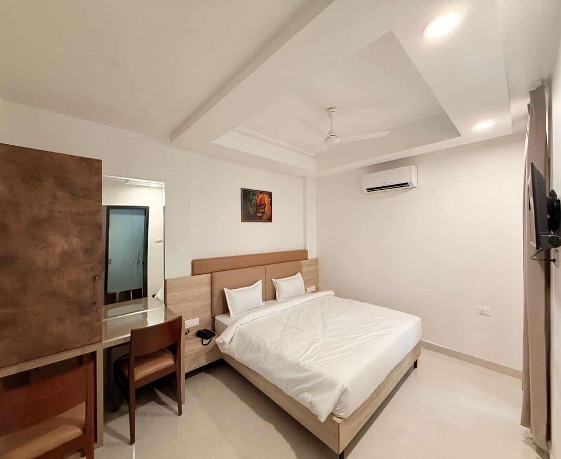 Hotel Khushi stay Deluxe Room 3