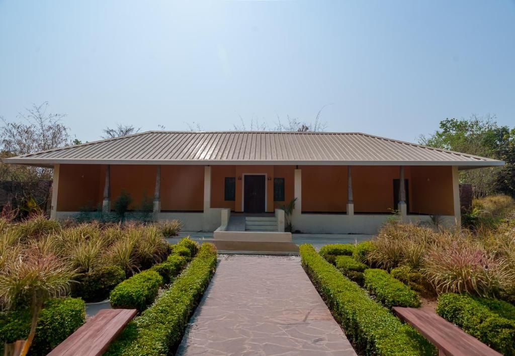 Alaya Stays Nehamrit Courtyard Villa Pet friendly Villa with Outdoor Bathtub