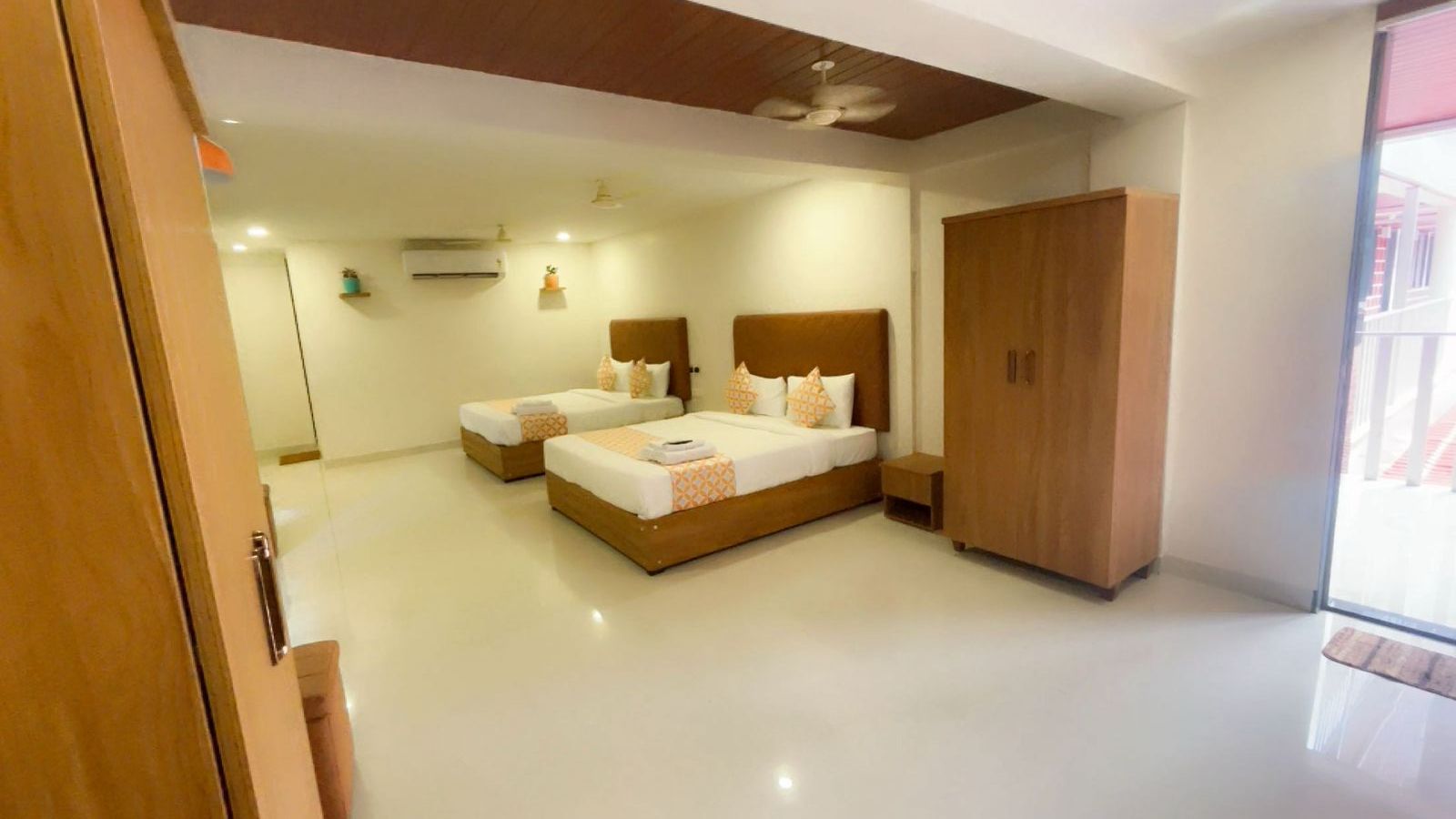 Saffron Twin Ature Suite