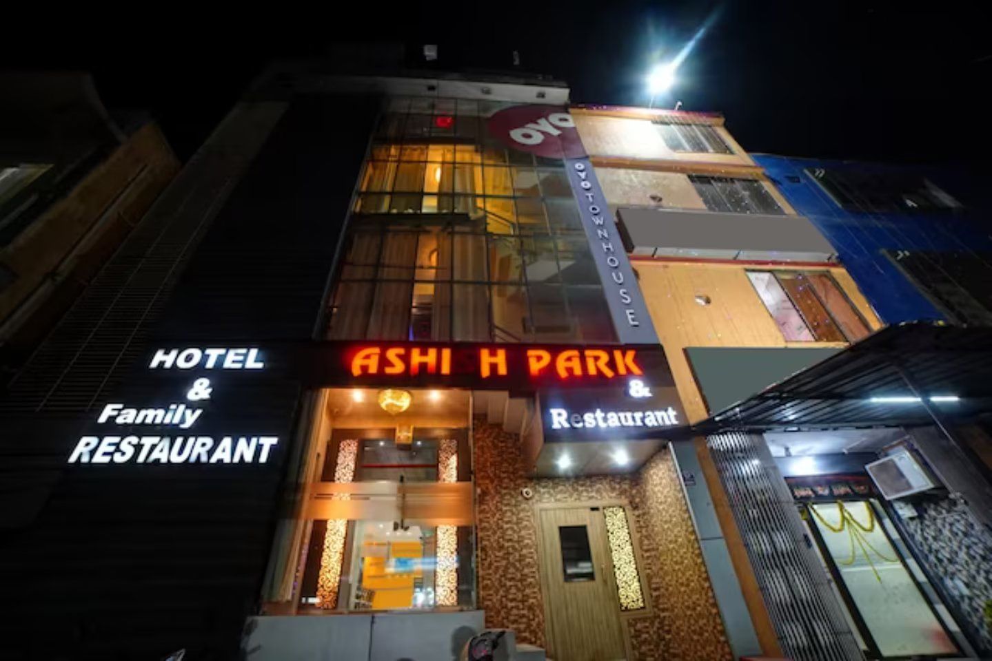 Hotel Ashish Park