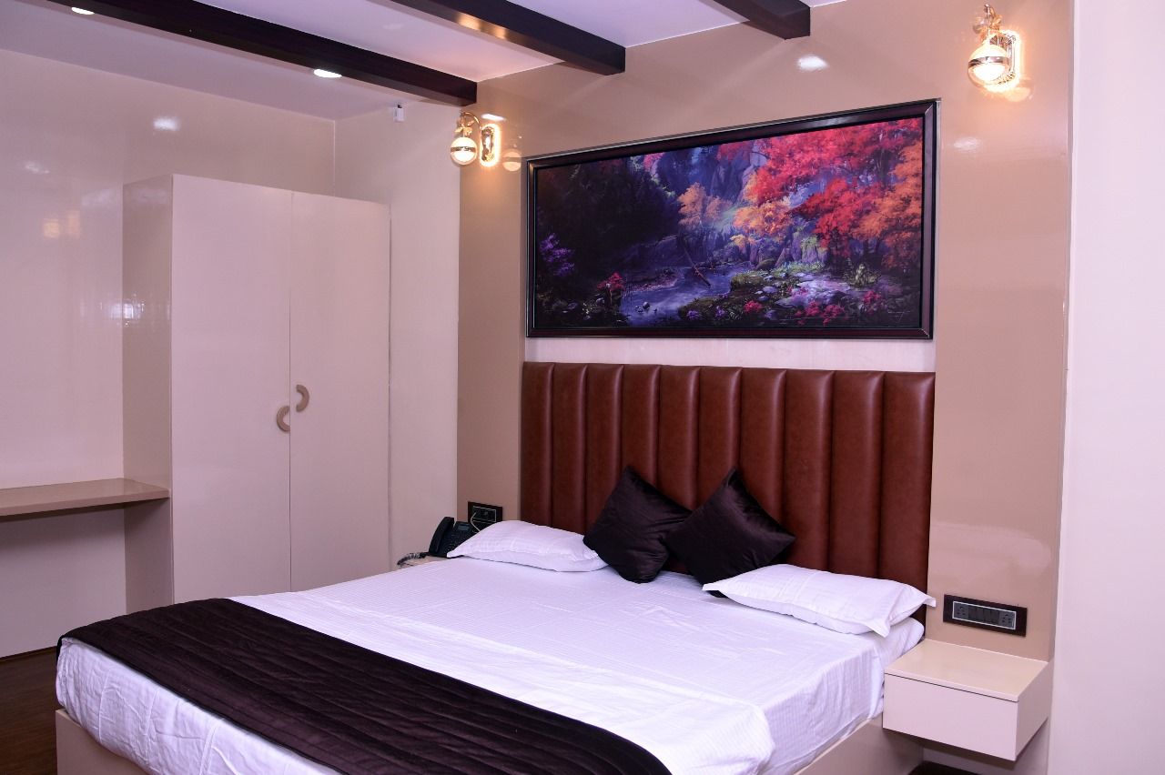 EXECUTIVE ROOM