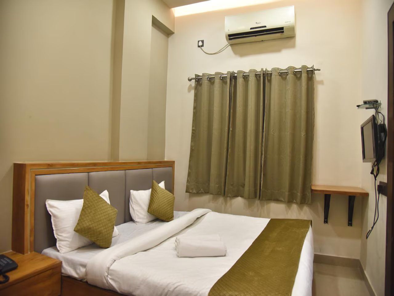 Deluxe AC Room