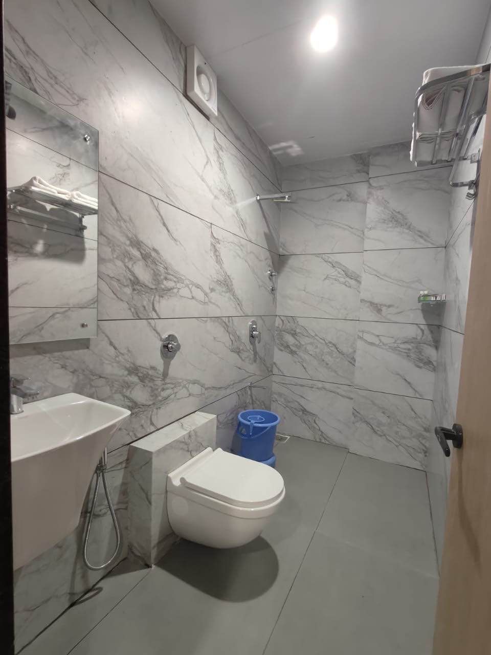 Avadh Food Zone PREMIUM ROOM 4