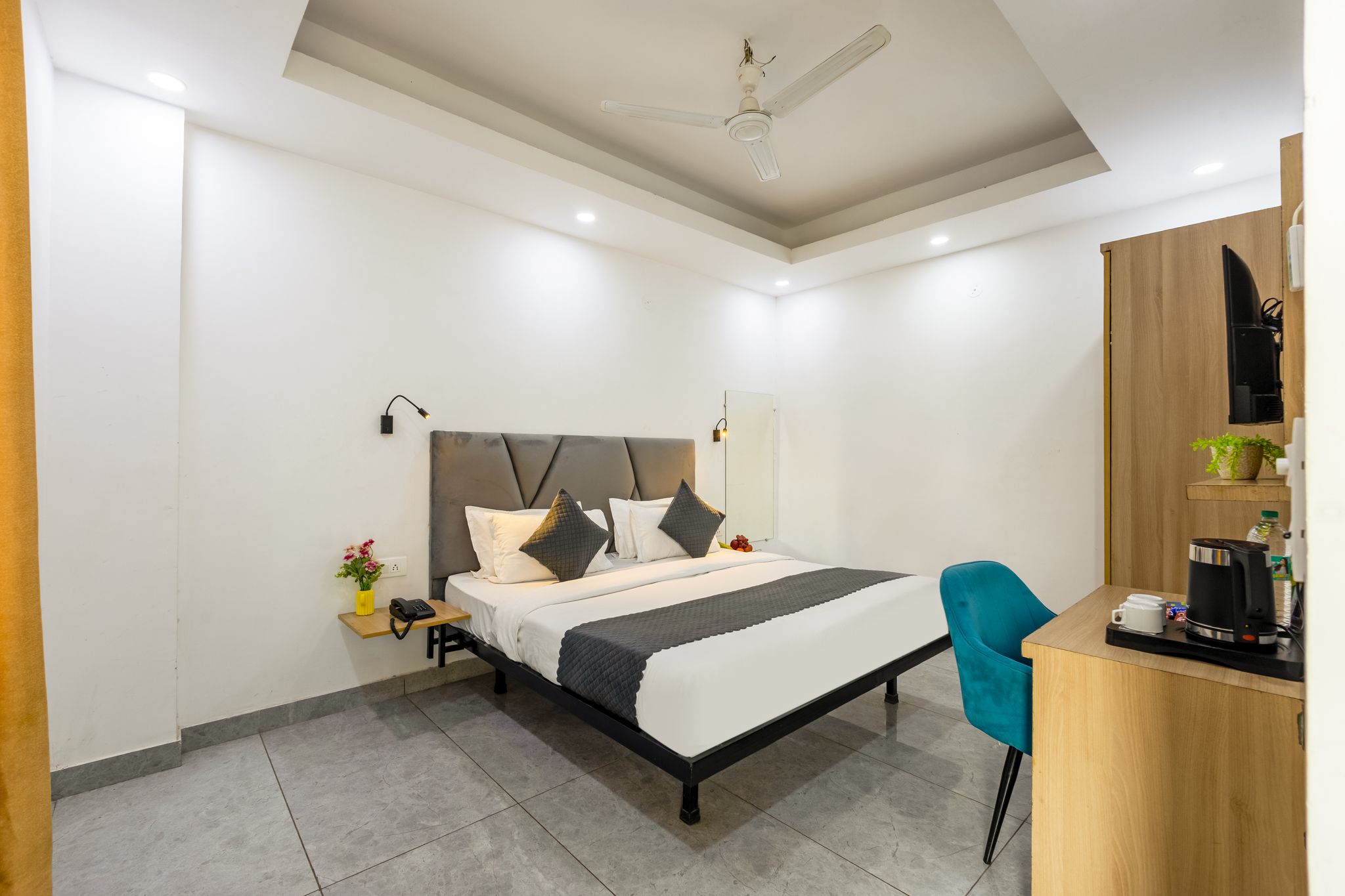  Hotel Admire Inn Sector 104 By ASPL Deluxe Room 9