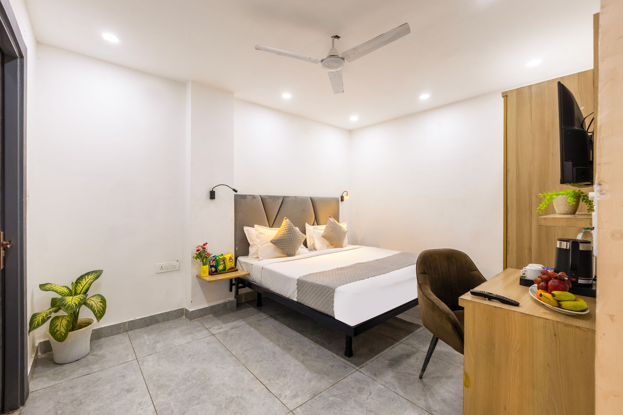  Hotel Admire Inn Sector 104 By ASPL Deluxe Room 5