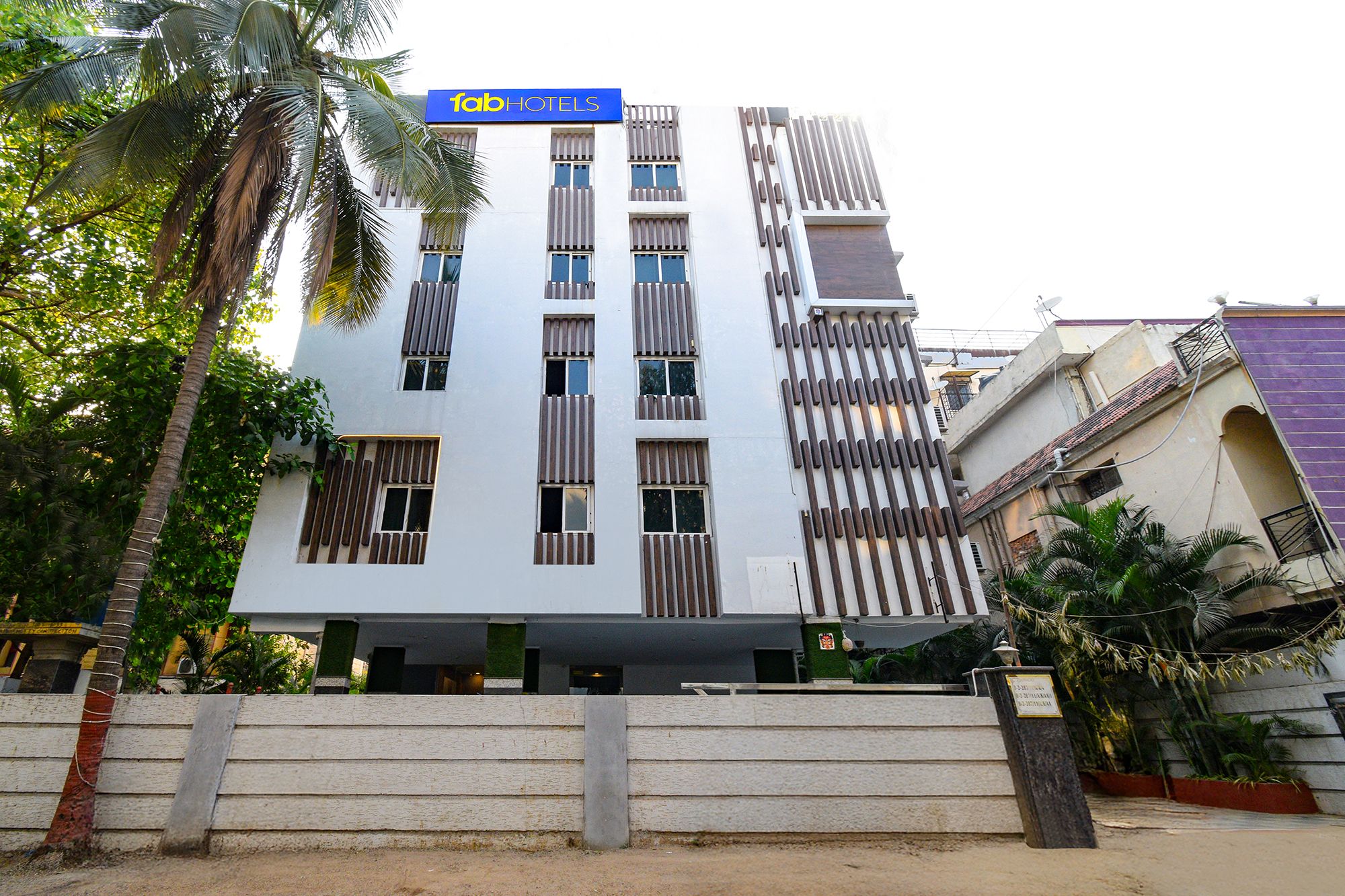  FabHotel The Cinco Primera