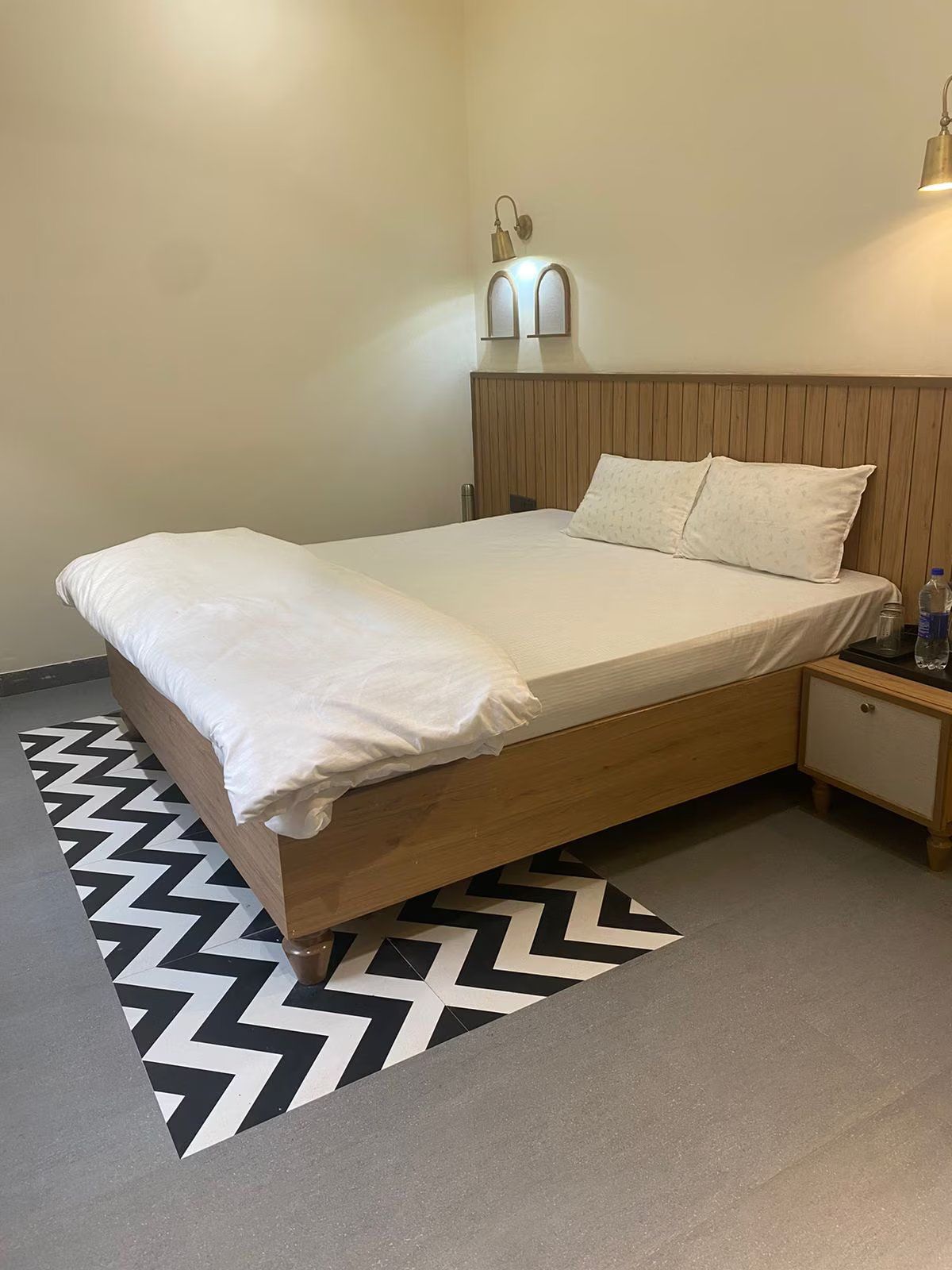 RADHE KRISHNA RESIDENCY Deluxe Room