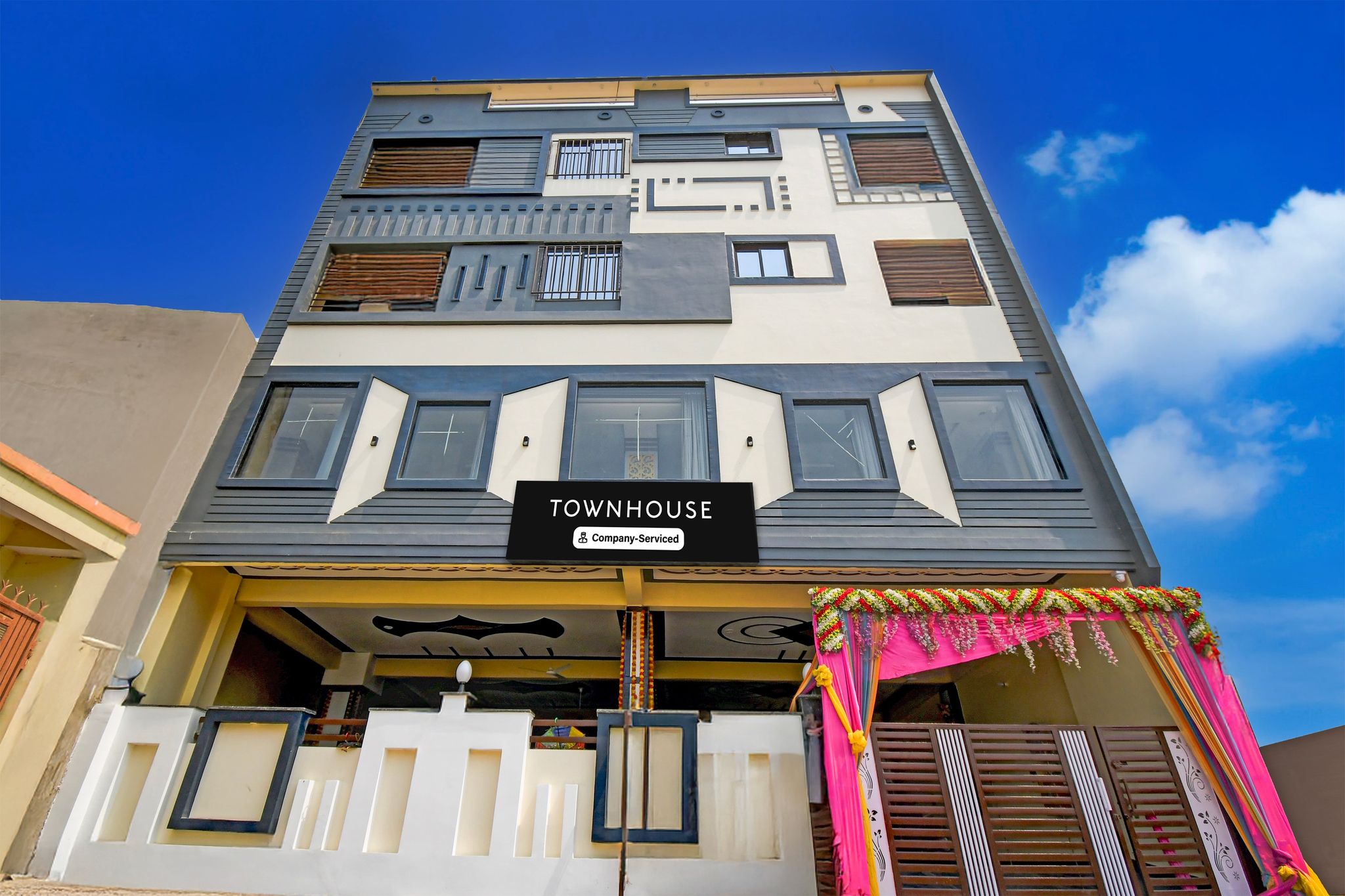 Super Townhouse Taramandal Near Sahara States