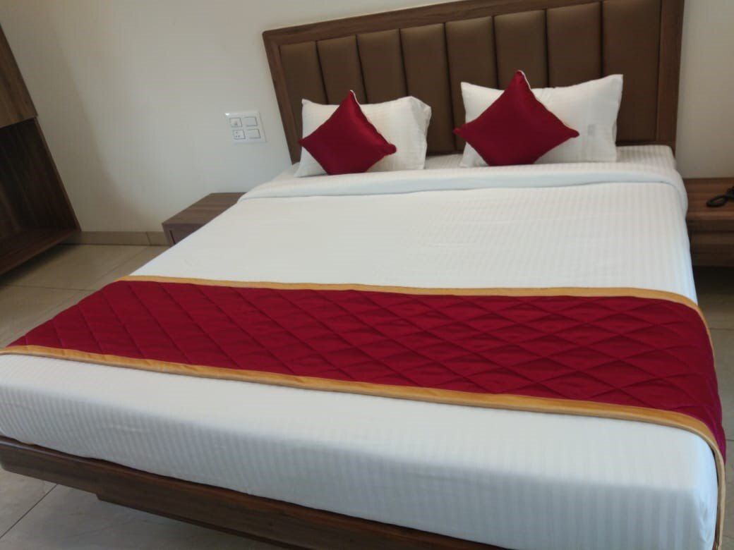 Hotel Rays Inn Boarding & Lodging A C Deluxe 4