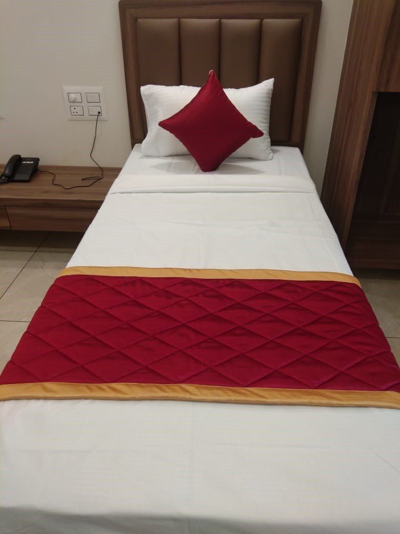 Hotel Rays Inn Boarding & Lodging Twin Beds With AC 4