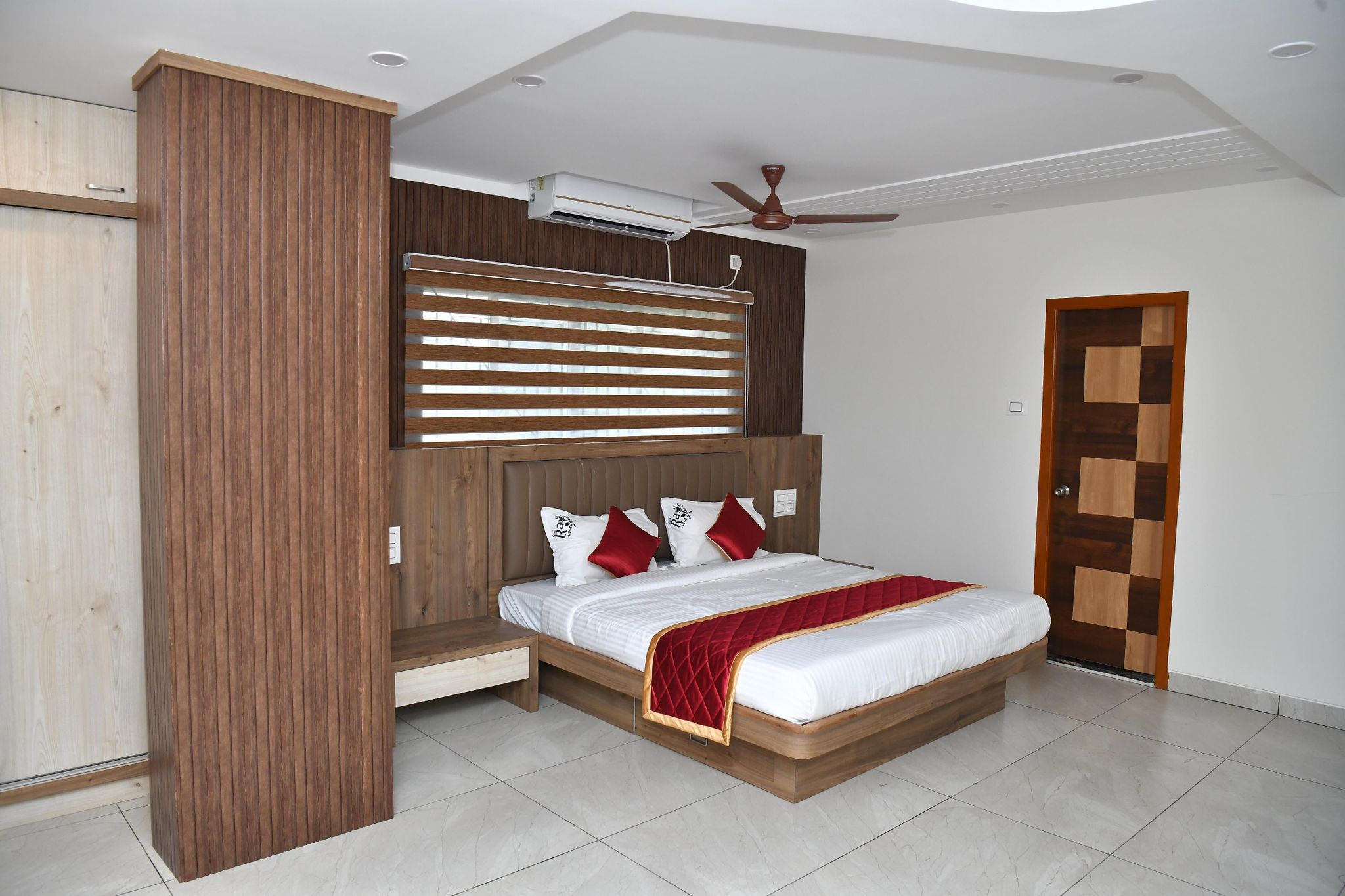 Twin Beds With AC