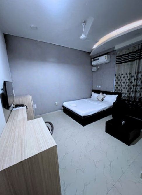 CITRINE HOTEL- 10 minutes from Railway Station DELUXE ROOM AC 2