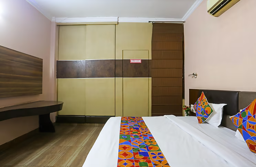 Deluxe Room with King Bed