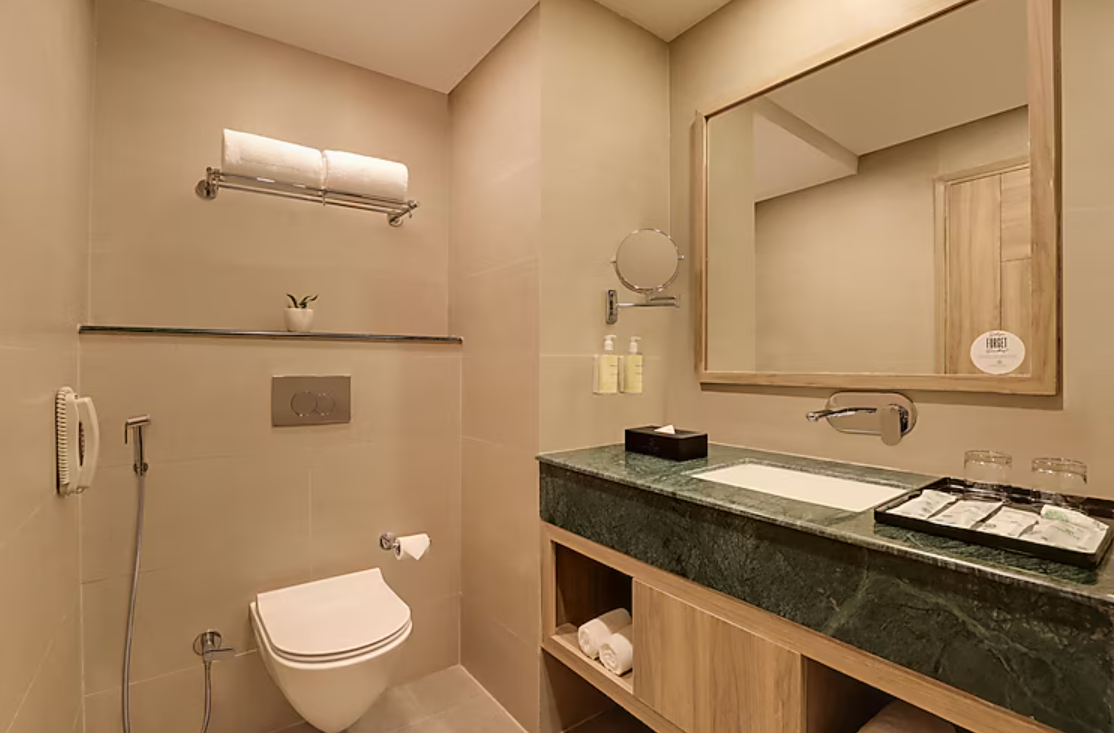 Deluxe King Room with Mountain View