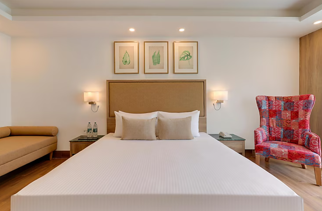 Deluxe King Room with Mountain View