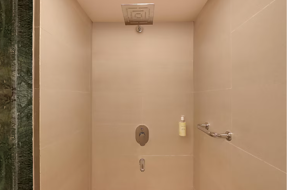 Deluxe King Room with Mountain View