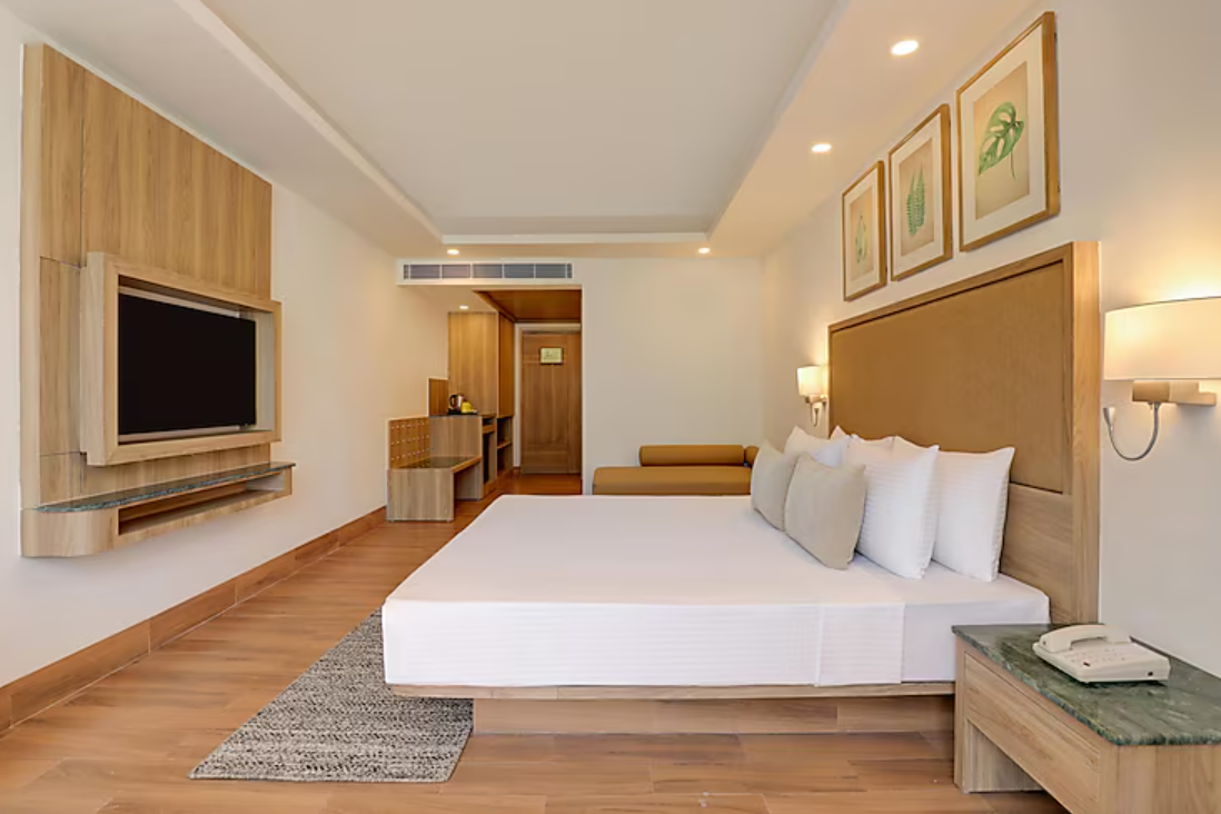 Deluxe King Room with Mountain View