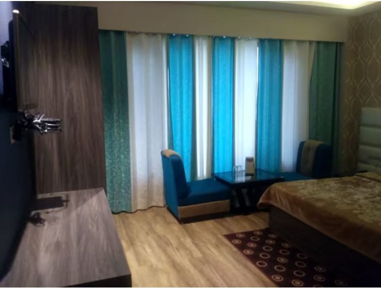 Hotel Tandon Classic Deluxe Room without Balcony 4