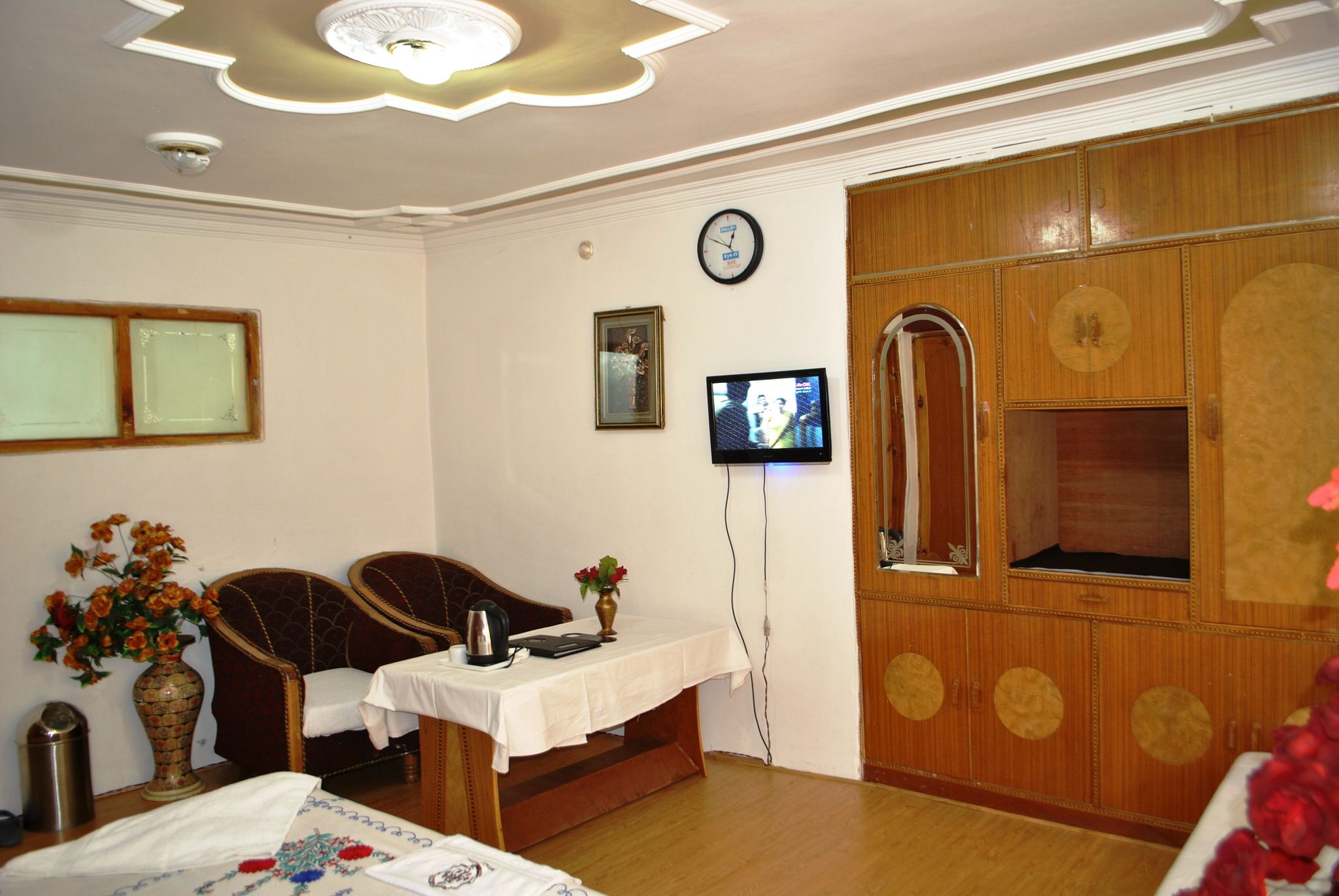 Paradise Hotel Deluxe Room 14