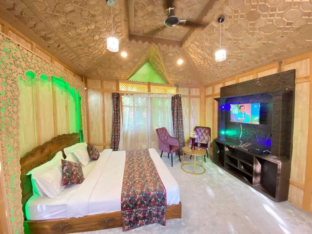 Montreal group of Houseboats Super Deluxe Room Non AC-Free WiFi 12