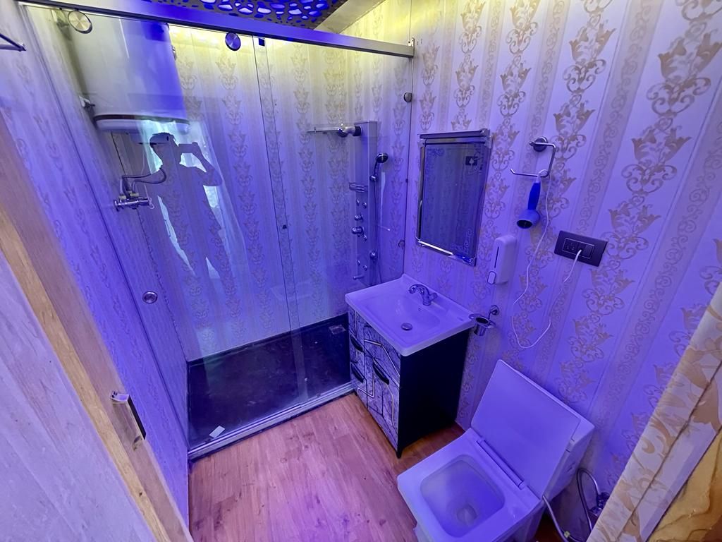 Montreal group of Houseboats Super Deluxe Room Non AC-Free WiFi 10