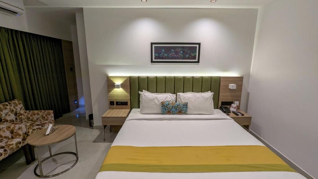 Park Residency Thrissur Standard Room AC Twin Bed or King Bed 2