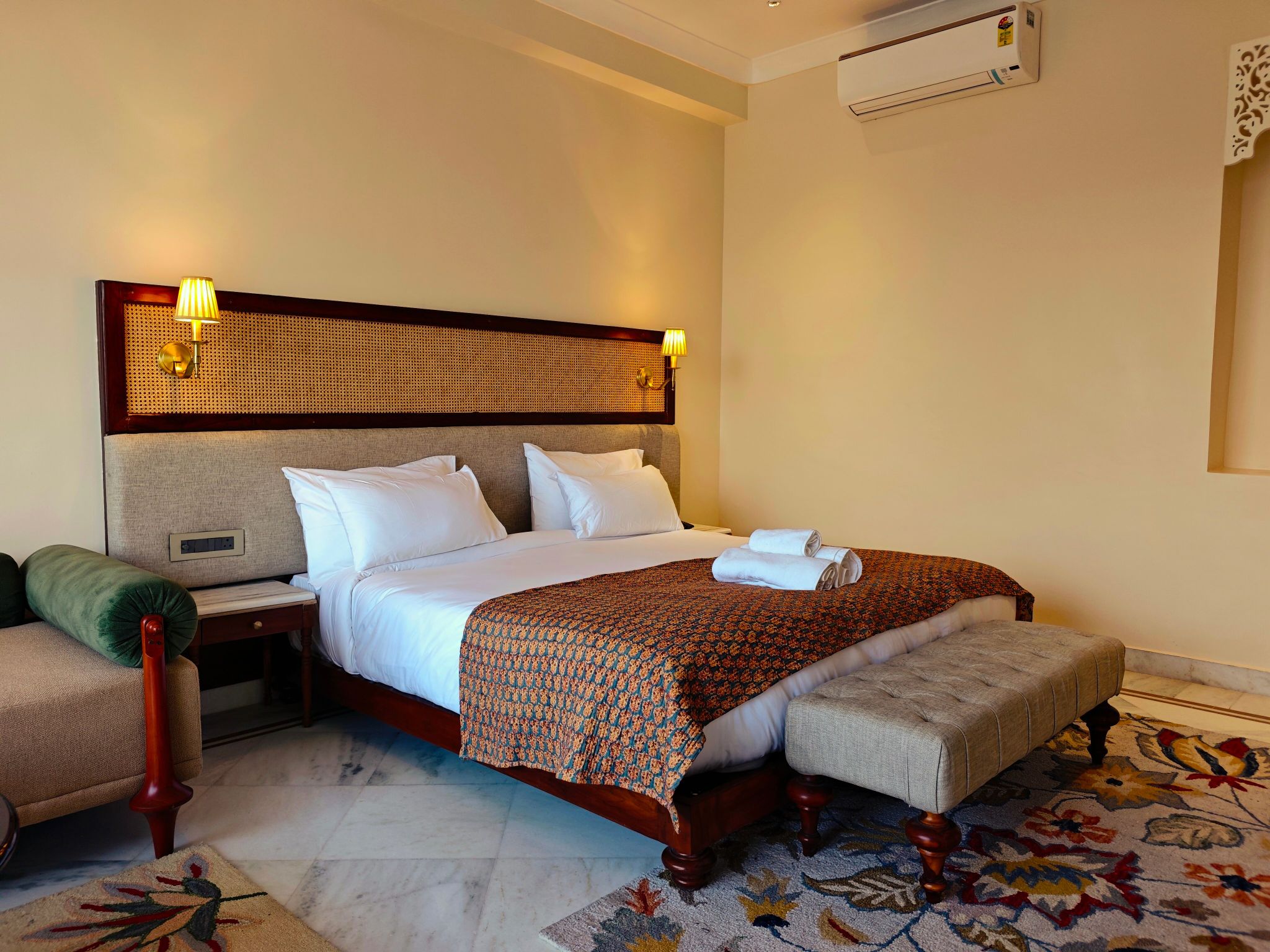 Deluxe Suite Room Non Ganga View