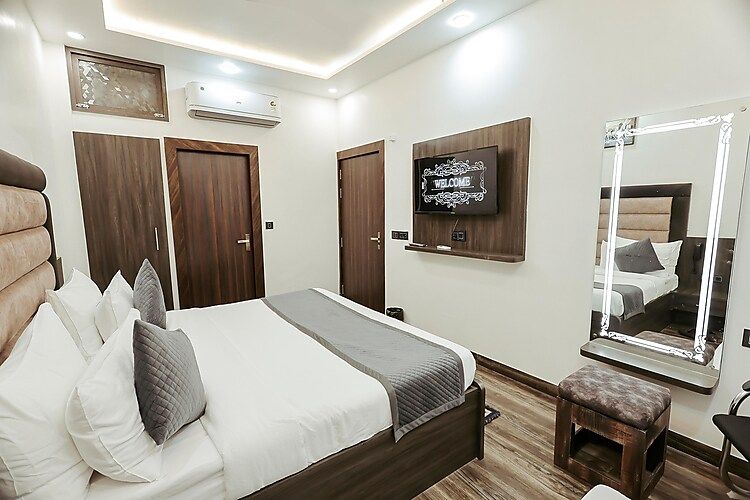 Hotel The SS Grand Deluxe 2