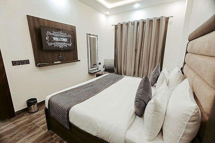 Hotel The SS Grand Deluxe 5