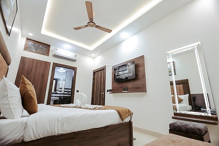 Hotel The SS Grand Deluxe 3