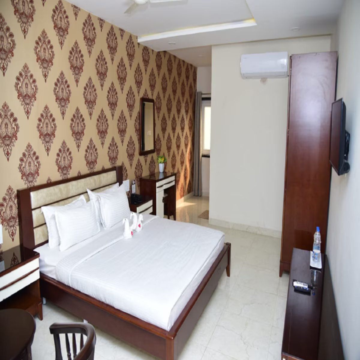 Sumeet Inn Super Deluxe Room