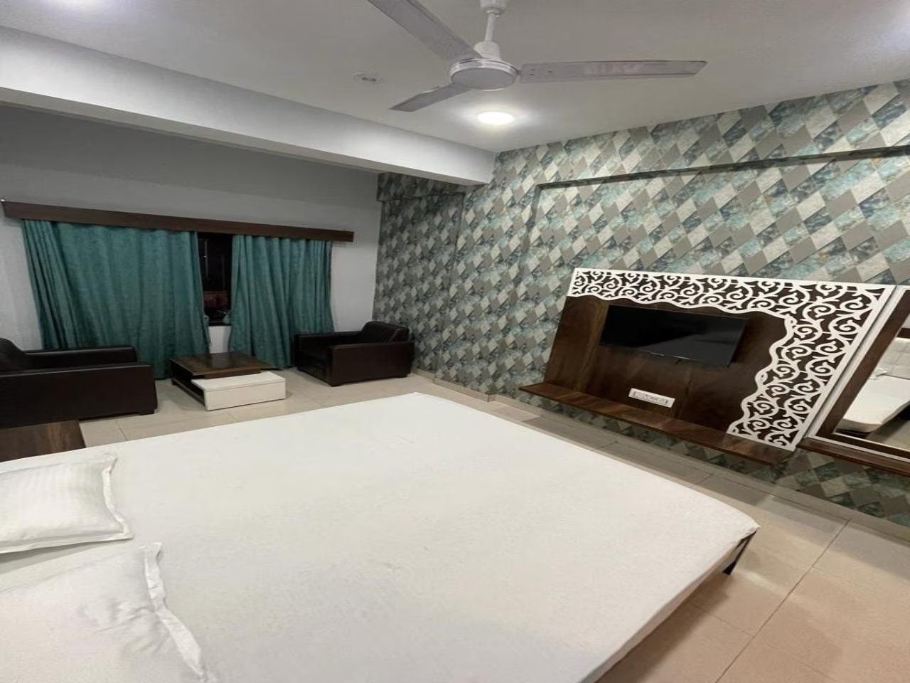Deluxe AC Room