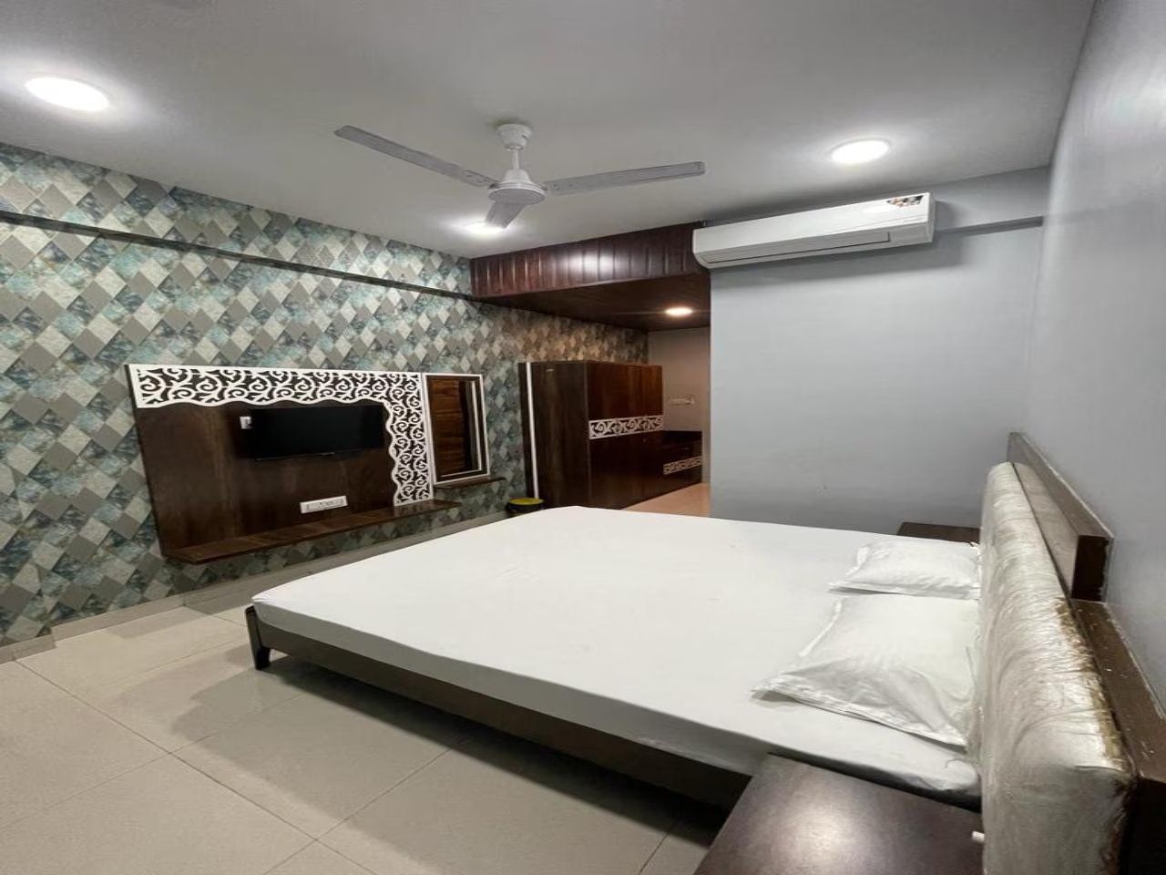 Hotel Maulshree Deluxe AC Room 6