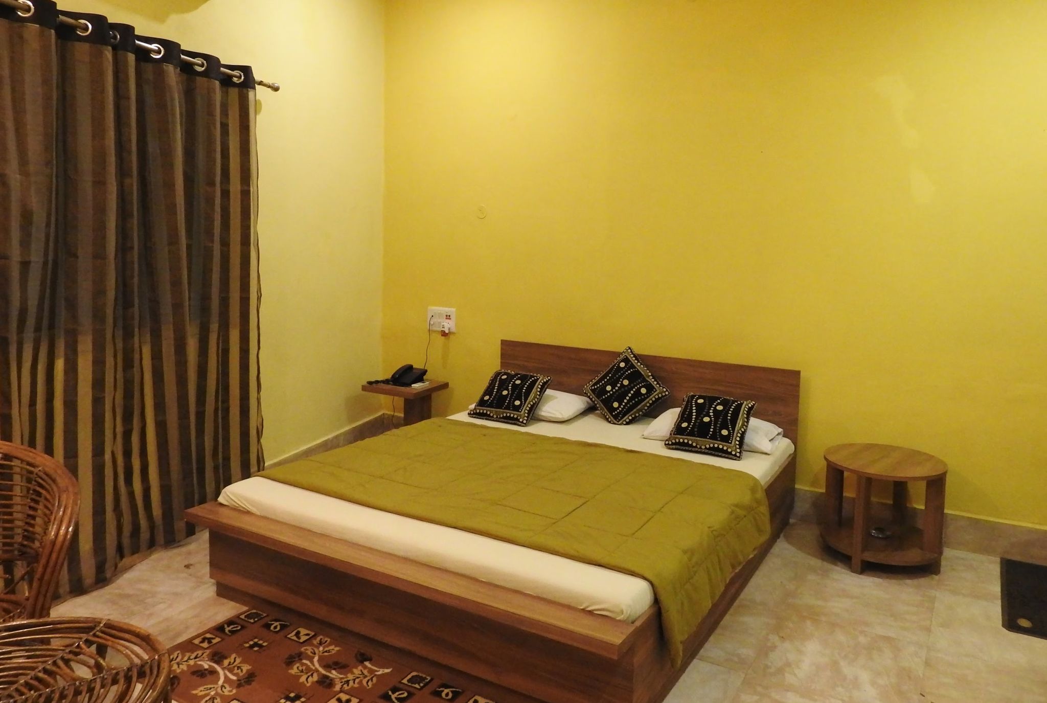 Super Deluxe (Non AC)