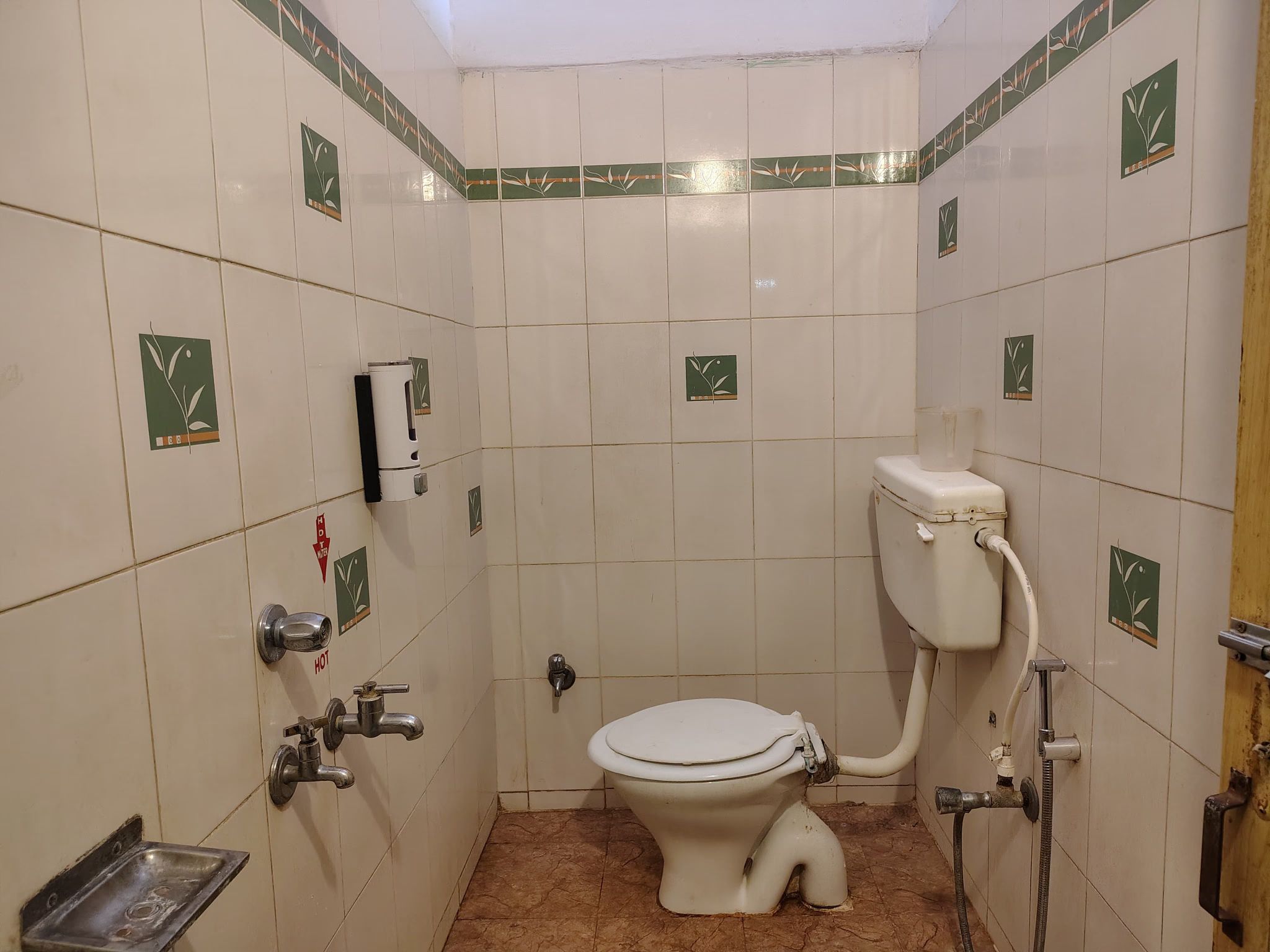 Hotel Parth Inn Deluxe (Non AC) 3