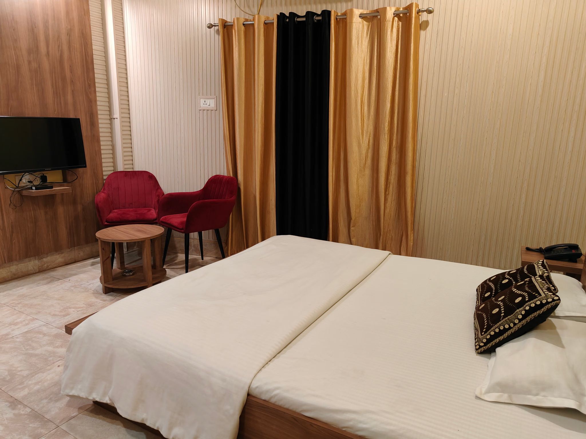 Super Deluxe (Non AC)