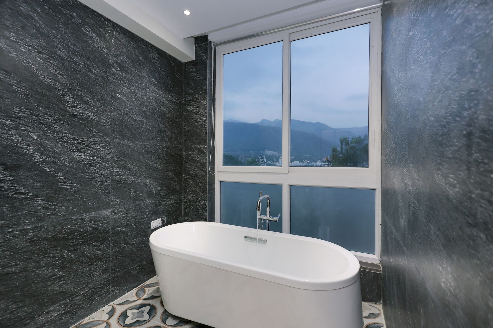 Luxury Suite  with Bathtub