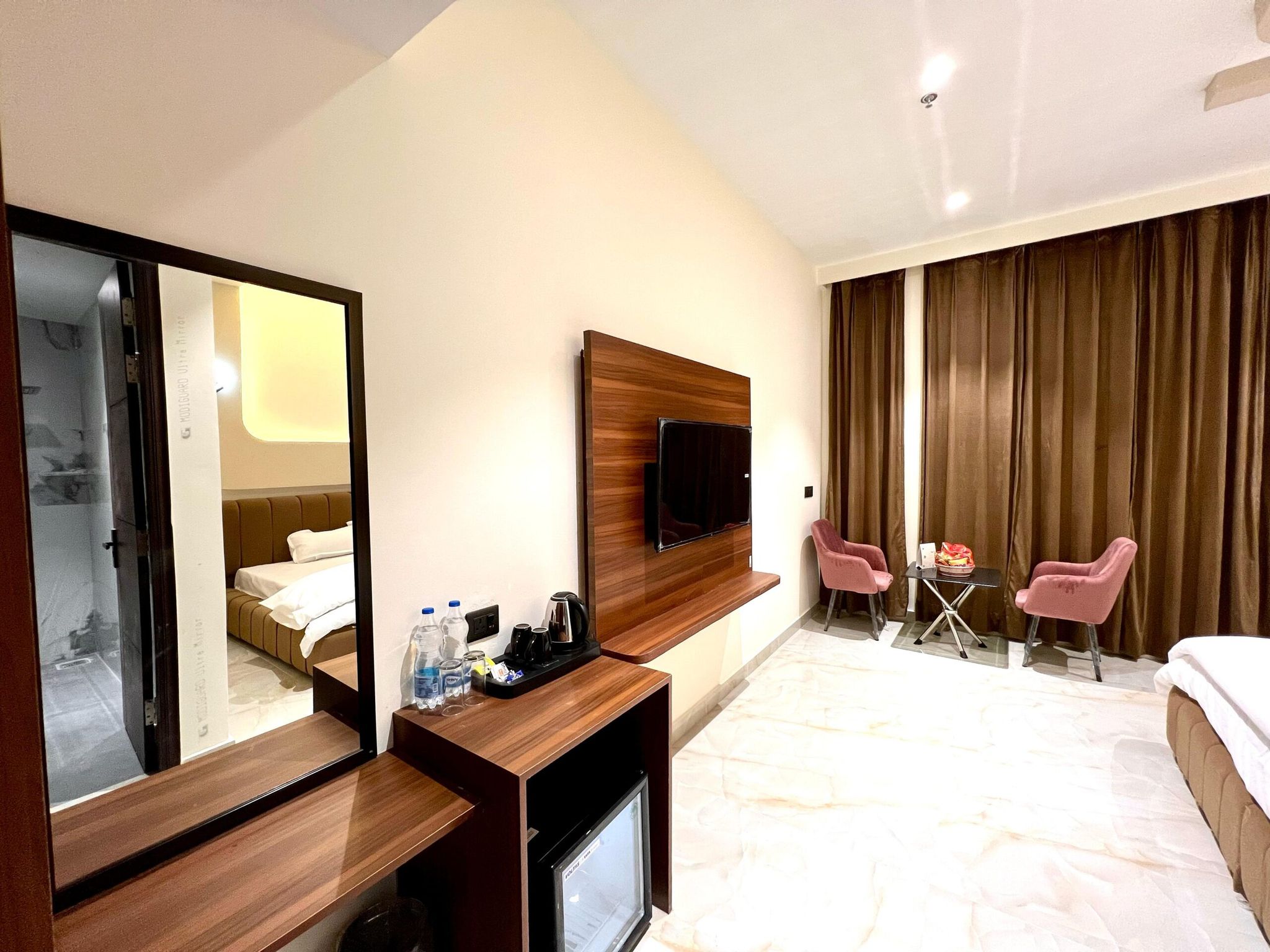 Hotel Bella Costa Deluxe Room 2