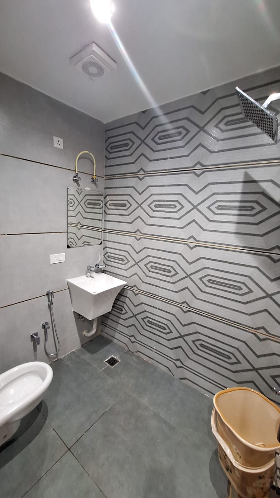 Hotel G Grand ( Walking distance from Railway Station) Deluxe Room 2