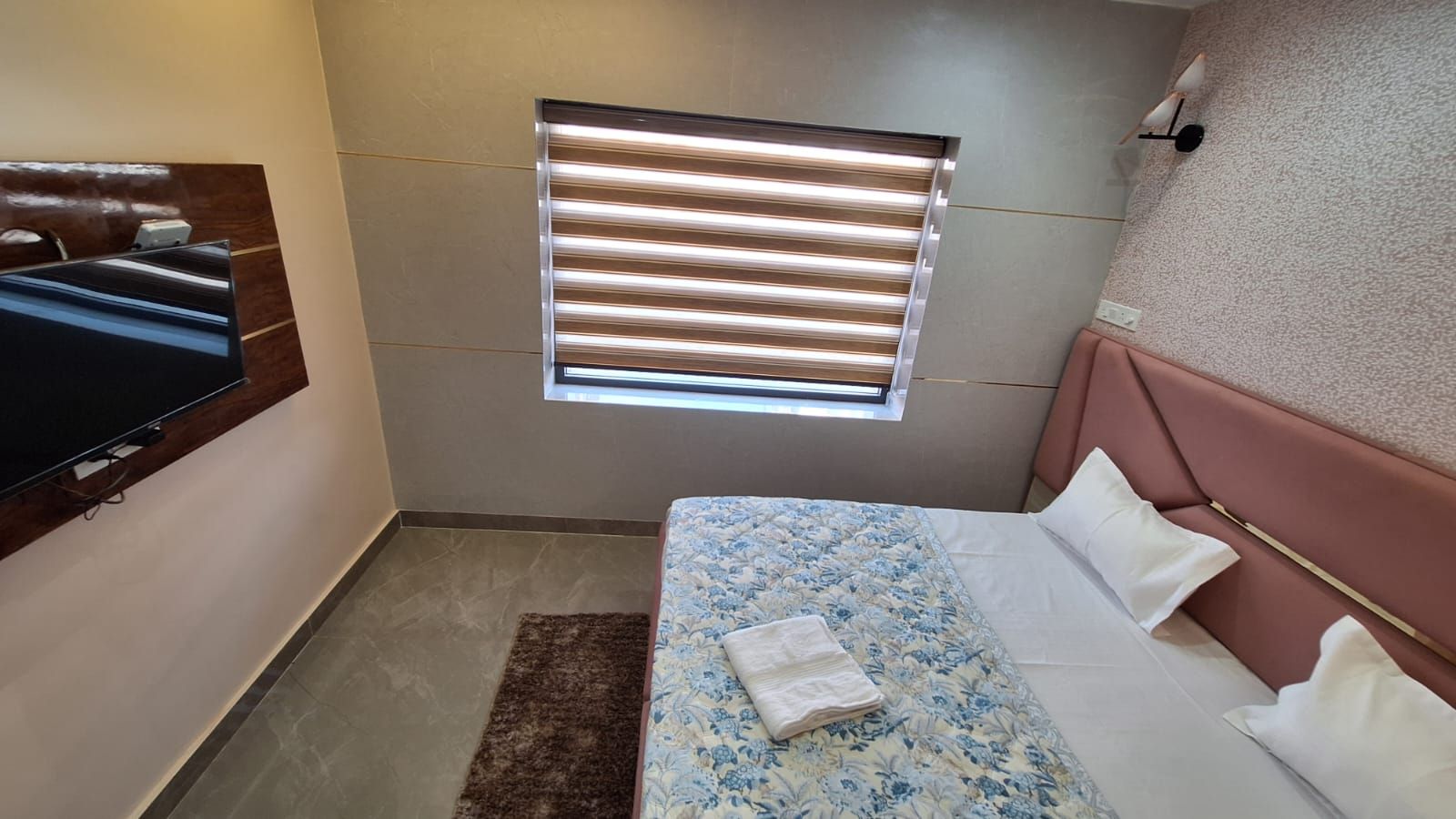 Hotel G Grand ( Walking distance from Railway Station) Deluxe Room 3