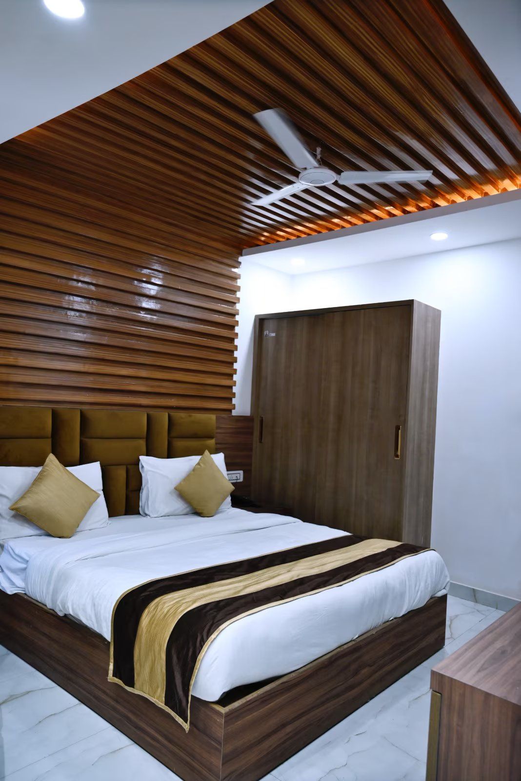 HOTEL NAVRAJ PALACE Deluxe Room 2